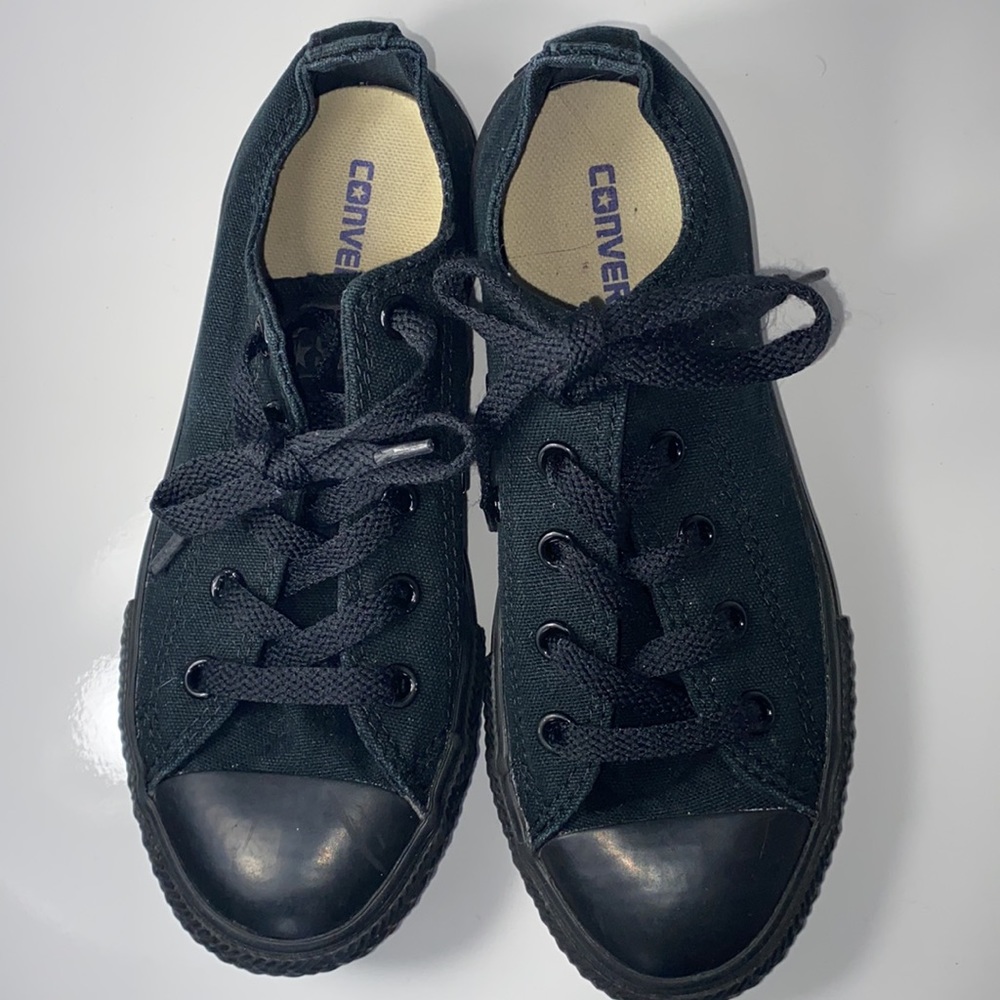 Converse Chuck Taylor low top All Star Black Sneakers Youth Sz 1